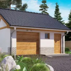 Nowoczesny projekt garażu 70m2 bez pozwolenia. Biały budynek z drewnianą bramą i drzwiami, ciemny dach, otoczony zielenią.