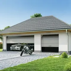 Nowy garaż bez pozwolenia, z dwoma bramami, w którym stoi biały samochód i motocykl.