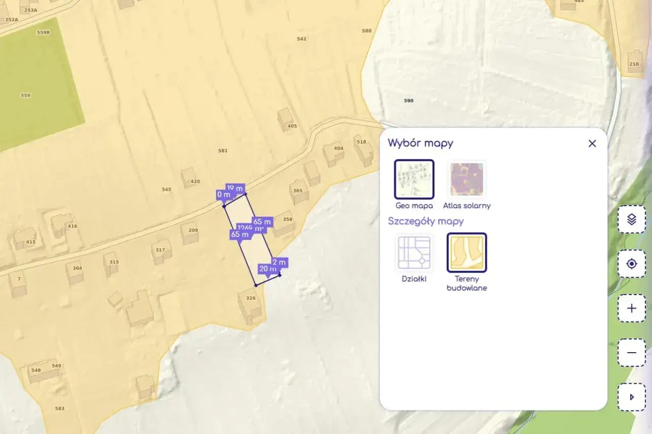 Mapa z zaznaczoną działką i wymiarami. Okno